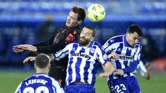 VITORIA-GASTEIZ, SPAIN - DECEMBER 06: V&iacute;ctor Laguardia of Alaves wins a header under pressure from Bautista of Sociedad during the La Liga Santander match between Deportivo Alaves and Real Sociedad at Estadio de Mendizorroza on December 06, 2020 in