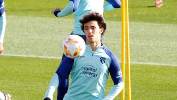 João Félix, en un entrenamiento del Atlético. Juicio al portugués en el regreso de LaLiga al Metropolitano.