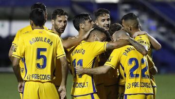 El Alcorc&oacute;n celebra el segundo gol.