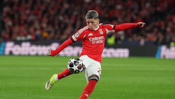 Soccer Football - UEFA Champions League - Play Off - First Leg - Benfica v Real Madrid - Estadio da Luz, Lisbon, Portugal - February 17, 2026 Benfica's Gianluca Prestianni in action REUTERS/Pedro Nunes