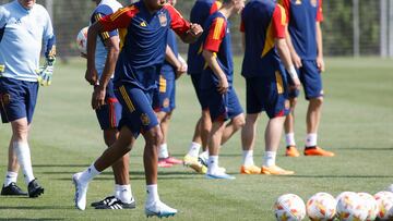 Lamine Yamal, en un entrenamiento de la Sub-17.