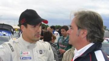 <b>INTERÉS. </b>Carlos Sainz charla con Dani Sordo durante el Rally de Cataluña del pasado fin de semana.