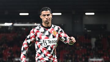 Cristiano Ronaldo, jugador del Manchester United, calienta antes de un partido.