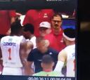 Terrible puñetazo del dueño de un equipo de básket al árbitro