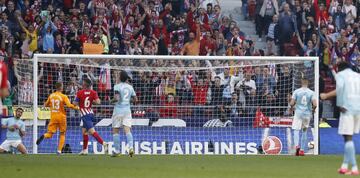 Griezmann se la ha dado a Morata en largo y este ha acabado definiendo ante Rubén después de una gran carrera. Excelente gol del delantero colchonero.