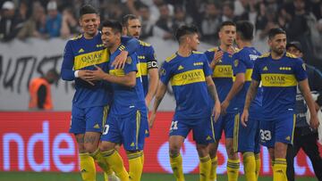 Argentina's Boca Juniors coach players leave the field at the end of the Copa Libertadores football tournament round of sixteen first leg match against Brazil's Corinthians, at the Corinthians Arena in Sao Paulo, Brazil, on June 28, 2022. (Photo by NELSON ALMEIDA / AFP)