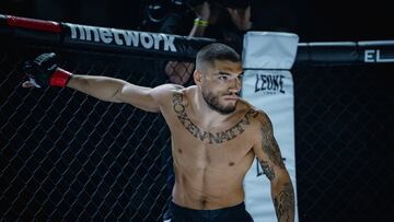 Luis 'Lewis' Pico antes de una de sus peleas de MMA.