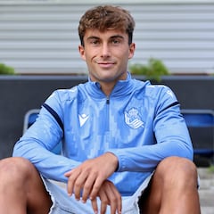 Mikel Goti se quedará en la Real pese a la alta competencia en el centro del campo