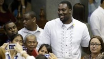 El Senado aprob&oacute; la ley que autoriza la nacionalizaci&oacute;n filipina de Blatche para que pueda jugar en la selecci&oacute;n Filipina de baloncesto en el pr&oacute;ximo Mundial que se celebrar&aacute; en Espa&ntilde;a del 30 de agosto al 14 de septiembre.