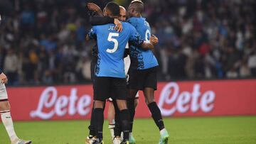 Kvara y Osimhen mantienen al Nápoles en la cima