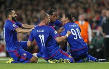 Felipe Pardo hizo gol y asistencia en el Emirates Stadium 