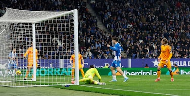 1-0. Contraataque del conjunto perico, que finaliza por el costado derecho con una asistencia de Omar El Hilali al segundo palo, donde llega Carlos Romero y cruza el balón con la izquierda, para superar a Thibaut Courtois.