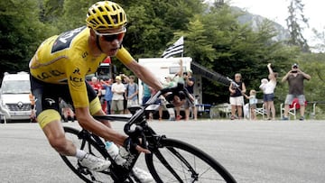 Froome: "Fue un día loco. Estoy contento por seguir líder"