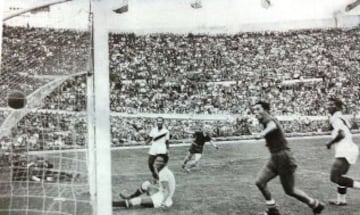 En Santiago, el primer gol de un Chile-Perú lo anotó Raúl Pérez el 09-02-1941 por el Sudamericano en el estadio Nacional. Fue el único tanto de aquel encuentro.