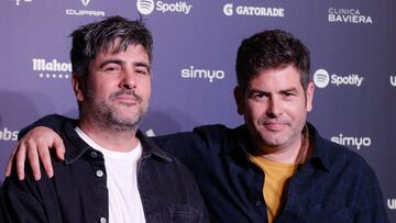 Estopa desata la polémica por el uso de la IA en la portada de su último disco