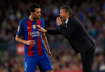 Pep Guardiola, Jordi Roura, Tito Vilanova, Gerardo Martino, Luis Enrique, Ernesto Valverde, Quique Setién, Ronald Koeman, Barjuan y Xavi han sido los entrenadores que ha tenido Busquets durante su paso por el Barcelona.