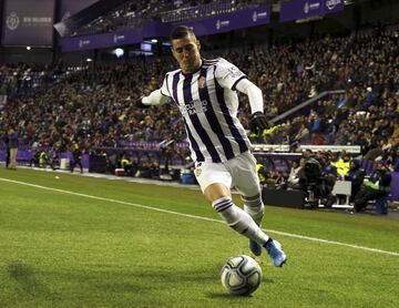El futbolista espa?ol firm¨® un contrato con el FC Barcelona para formar parte del filial. Tras su presentaci¨®n, apenas unas horas despu¨¦s de su presentaci¨®n, el equipo catal¨¢n le rescindi¨® el contrato tras ver varios comentarios en las redes sociales contra el club catal¨¢n.