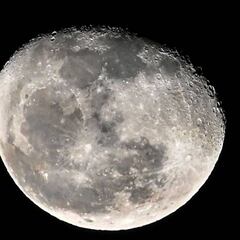 La Tierra oxida la Luna