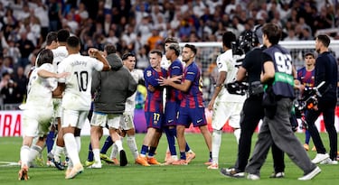 Tangana final entre los jugadores de ambos equipos. 