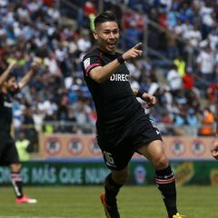 Colo Colo vence a Católica y se mete en la pelea por el título