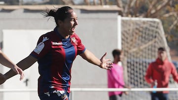 La delantera mexicana se mantiene como líder de goleo en la Liga Iberdrola con 13 goles. Kenti Robles fue titular en la victoria frente al Espanyol.