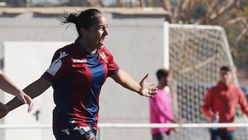 La delantera mexicana se mantiene como l&iacute;der de goleo en la Liga Iberdrola con 13 goles. Kenti Robles fue titular en la victoria frente al Espanyol.