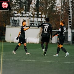 Borré anota doblete en triunfo de Frankfurt en un amistoso