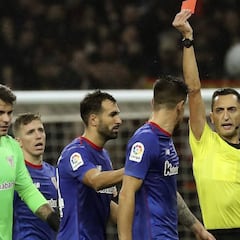 Yuri se encaró con el árbitro "de forma agresiva" al acabar el partido y fue expulsado