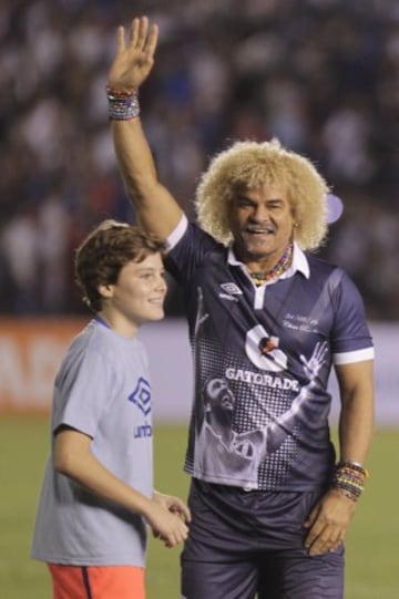 'El Pibe' Valderrama presente en la despedida de 'El Chino' Recoba