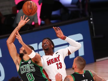 Las dos sensaciones de los Heat en estos playoffs. Bam Adebayo (23 años) es el señor de la zona, tanto en ataque como en defensa. Ha ido creciendo en cada una de sus tres temporadas en la NBA hasta jugar su primer all star y estar nominado al jugador más mejorado. Un torbellino interior, muy del estilo de Draymond Green, capaz de hacer de todo. Él fue quien sentenció a los Celtics en el sexto partido. Tyler Herro (20 años) les masacró en el quinto con 37 puntos, segunda máxima anotación en un partido de playoffs para un jugador de primer año. Escolta anotador, apunta a robo del draft (los Heat le eligieron en el puesto 13).
