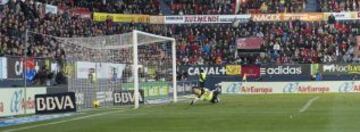 Andrés Fernández no puede hacer nada en el tiro de Isco que supuso el 2-1.