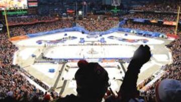 <b>ESPECTACULAR. </b>Los Filadelfia Flyers perdieron el Winter Classic en casa (2-3), ante los Rangers de Nueva York, pese a los 46.000 hinchas que llenaron el Citizens Bank Park.