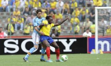 Partido Ecuador - España. Caicedo y Javi Martínez.