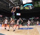 El Unicaja sufre para remontar a un rocoso Manresa