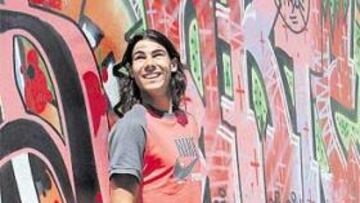 <b>EL FUTURO DEL TENIS. </b>Nadal posó ayer delante de unos graffitis. El futuro pasa por él.