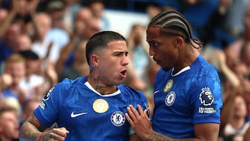 Soccer Football - Premier League - Chelsea v Fulham - Stamford Bridge, London, Britain - August 30, 2025 Chelsea's Enzo Fernandez celebrates scoring their second goal with Joao Pedro REUTERS/Hannah Mckay EDITORIAL USE ONLY. NO USE WITH UNAUTHORIZED AUDIO, VIDEO, DATA, FIXTURE LISTS, CLUB/LEAGUE LOGOS OR 'LIVE' SERVICES. ONLINE IN-MATCH USE LIMITED TO 120 IMAGES, NO VIDEO EMULATION. NO USE IN BETTING, GAMES OR SINGLE CLUB/LEAGUE/PLAYER PUBLICATIONS. PLEASE CONTACT YOUR ACCOUNT REPRESENTATIVE FOR FURTHER DETAILS..