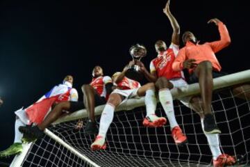 Santa Fe es el primer campeón de la Sudamericana para Colombia. Ahora jugará con River Plate la final de la Recopa.