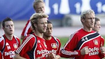 <b>EL LEVERKUSEN, EN EL CALDERÓN.</b> El equipo alemán llegó a Madrid el martes para esquivar problemas con la huelga general. Ayer los jugadores alemanes se entrenaron en el Calderón.