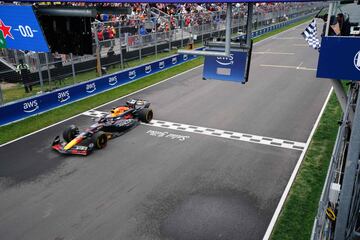 Victoria número 60 de Max Verstappen. En la imagen, el piloto neerlandés cruza la línea de meta con la bandera de cuadros ondeando.