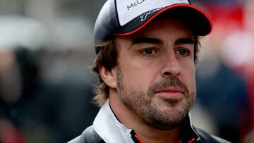 Fernando Alonso en el paddock de Interlagos durante el GP de Brasil.