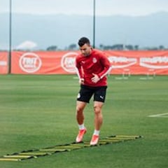 Martí cuenta con 31 futbolistas para volver a Primera