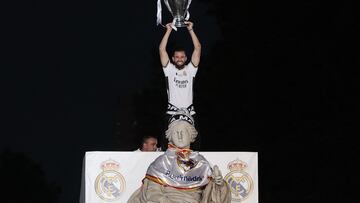 Nacho celebra la conquista de la Decimoquinta en la Cibeles.