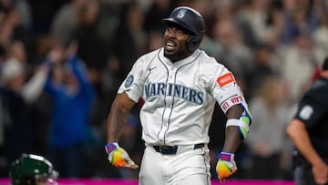 SEATTLE, WA -MARCH 27: Randy Arozarena #56 of the Seattle Mariners cerlebrates hitting a solo home run during the eighth inning of a game against the Athletics on Opening Day at T-Mobile Park on March 27, 2025 in Seattle, Washington. Stephen Brashear/Getty Images/AFP (Photo by STEPHEN BRASHEAR / GETTY IMAGES NORTH AMERICA / Getty Images via AFP)