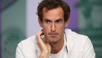 Andy Murray atiende a los medios durante una rueda de prensa en Wimbledon.