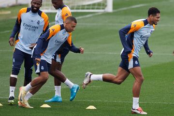 Rüdiger, Mbappé y Bellingham, durante su último entrenamiento con el Real Madrid.
