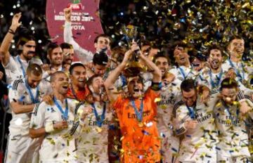 Los jugadores del Real Madrid celebran la victoria después de ganar el partido de la final de el Mundial de Clubes de la FIFA ante el San Lorenzo de Almagro en el estadio de Marrakech