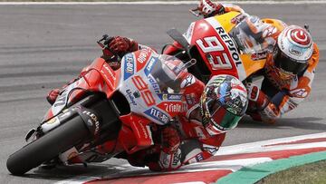 GRAF1913. MONTMELÓ (BARCELONA), 17/06/2018.- El piloto español Jorge Lorenzo (99), lidera las primeras vueltas de la carrera de Moto GP, perseguido por el piloto español Marc Marquez (93), del equipo Honda Repsol durante el Gran Premi