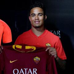 Roma complete €17.25m Kluivert deal