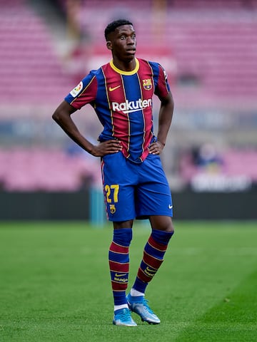 Lleg車 desde el Espanyol al Barcelona en 2010 donde jug車 en sus categor赤as inferiores hasta 2020, cuendo entr車 a formar parte del primera equipo. Permanecio en el club hasta el final de esa temporada.