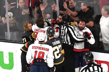 La pelea entre Knights y Capitals en la Stanley Cup de la NHL